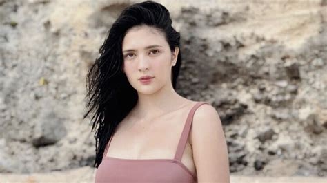 sofia andres scandal|Sofia Andres in bikini leaves netizens gaping in awe.